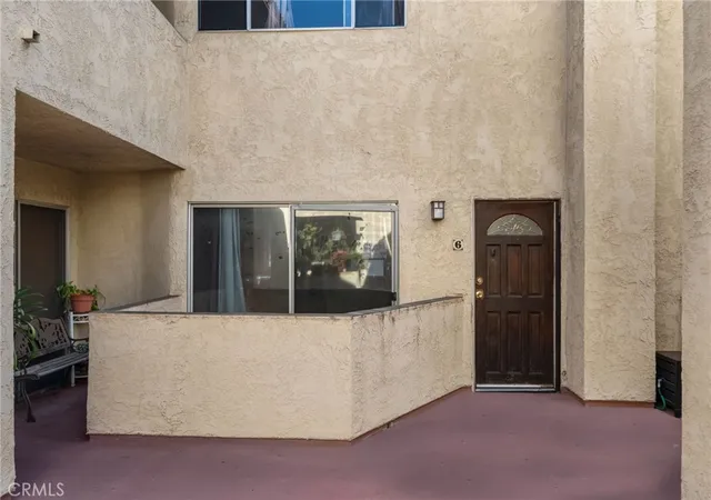 Photo 3 of Condo for sale at 6438 Hazeltine Ave #6, Van Nuys, CA 91401 | MLS# DW26076176 | Listing updated on 2026-10-01