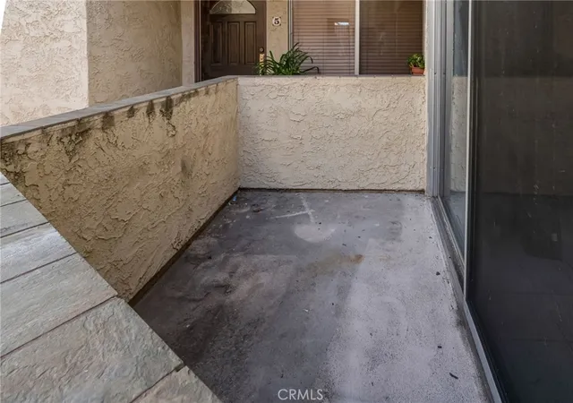 Photo 4 of Condo for sale at 6438 Hazeltine Ave #6, Van Nuys, CA 91401 | MLS# DW26076176 | Listing updated on 2026-10-01