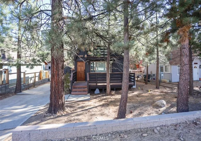 3rd image of 537 Vista Ave, Sugarloaf, CA 92386 | MLS# SR26074973