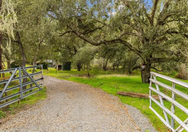 2nd image of 28750 Underwood Rd, Salinas, CA 93908 | MLS# ML82042209