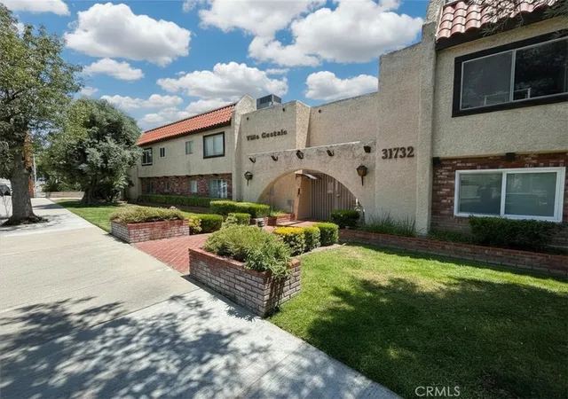 Homes for sale in Castaic, CA | 31732 Ridge Route #211, Castaic, CA 91384 | MLS# SR26074917
