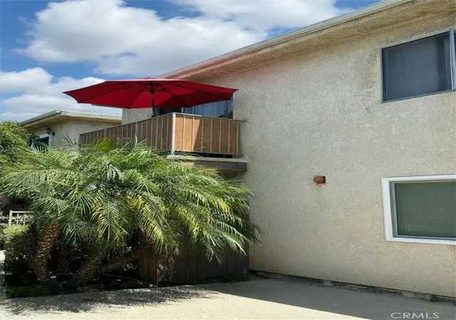 3rd image of 31732 Ridge Rte, Castaic, CA 91384