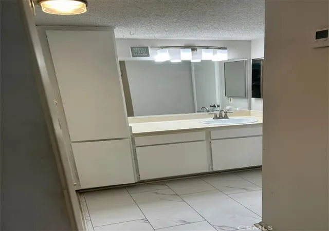 2nd image of 31732 Ridge Rte, Castaic, CA 91384