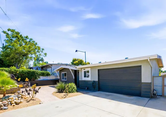 Homes for sale in Fallbrook, CA | 421 Hillcrest Ln, Fallbrook, CA 92028 | MLS# NDP2603397