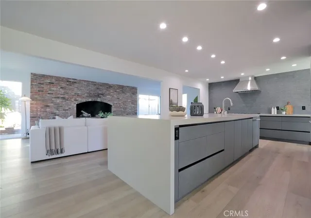4th image of 418 E Bay St, Costa Mesa, CA 92627 | MLS# OC26070775