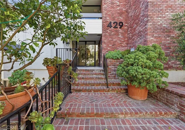 Homes for sale in Beverly Hills, CA | 429 N Oakhurst Dr #301, Beverly Hills, CA 90210 | MLS# SR26074494