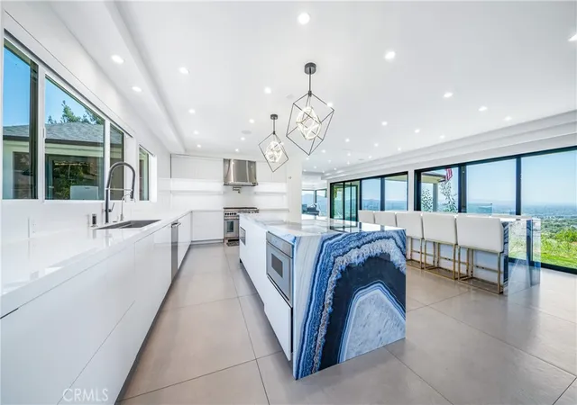 2nd image of 1001 Via Alta, Burbank, CA 91501 | MLS# SR26076142