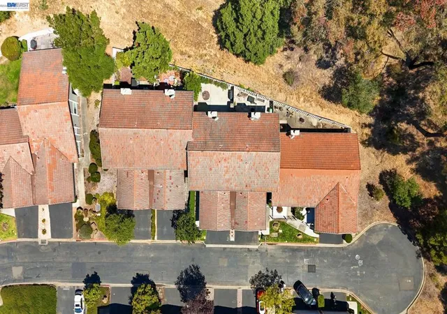 Photo 1 of Townhouse for sale at 34 Chimney Rock, Oakland, CA 94605 | MLS# 41130286 | Listing updated on 2026-10-01