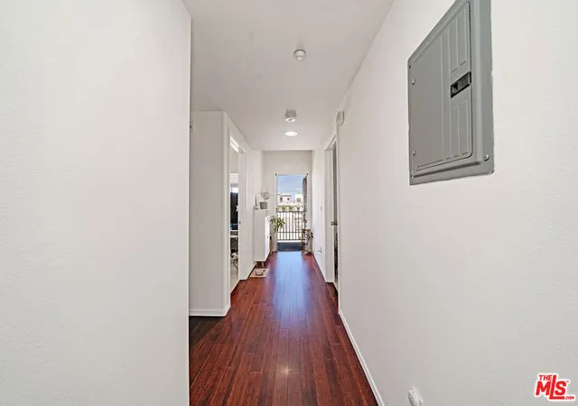 2nd image of 733 S Manhattan Pl, Los Angeles, CA 90005