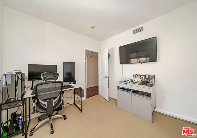 18th image of 733 S Manhattan Pl #402, Los Angeles, CA 90005 | MLS# 26672901