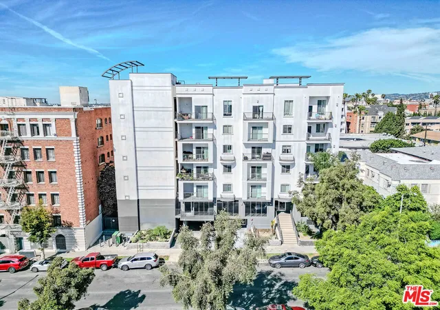 1st image of 733 S Manhattan Pl #402, Los Angeles, CA 90005 | MLS# 26672901