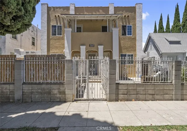 21st image of 737 N Ridgewood Pl, Los Angeles, CA 90038 | MLS# SR26076301