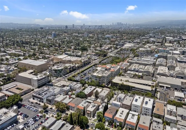 4th image of 737 N Ridgewood Pl, Los Angeles, CA 90038 | MLS# SR26076301