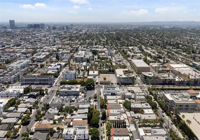 5th image of 737 N Ridgewood Pl, Los Angeles, CA 90038 | MLS# SR26076301