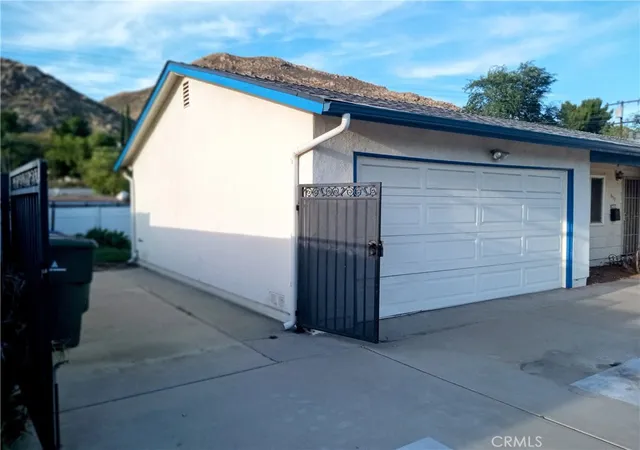 2nd image of 657 Glenhill Dr, Riverside, CA 92507 | MLS# IV26076583