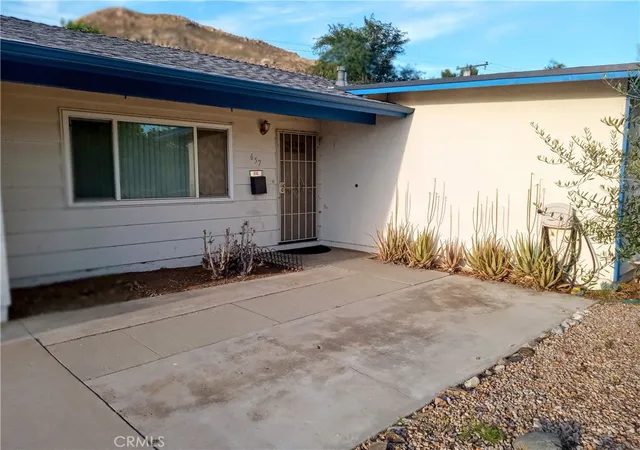 3rd image of 657 Glenhill Dr, Riverside, CA 92507 | MLS# IV26076583