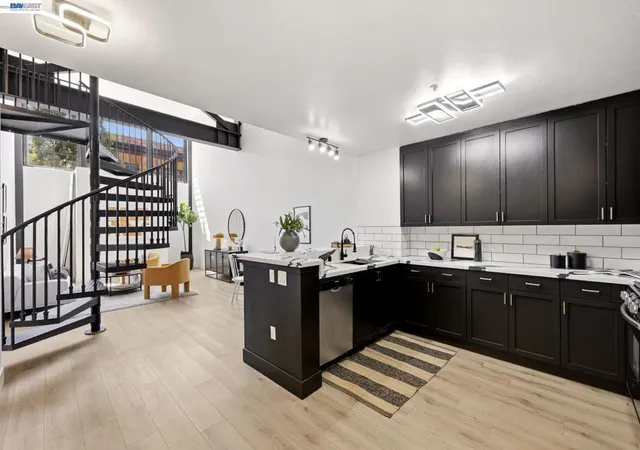 Homes for sale in Oakland, CA | 330 13th St #1A, Oakland, CA 94612 | MLS# 41130320