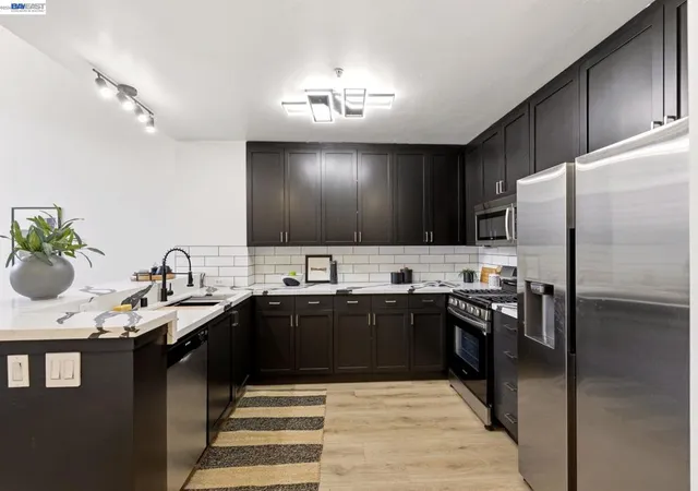 Homes for sale in Oakland, CA | 330 13Th St #1A, Oakland, CA 94612 | MLS# 41130320