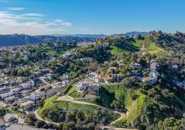 43rd image of 3874 W Point Dr, Los Angeles, CA 90065 | MLS# P1-26613