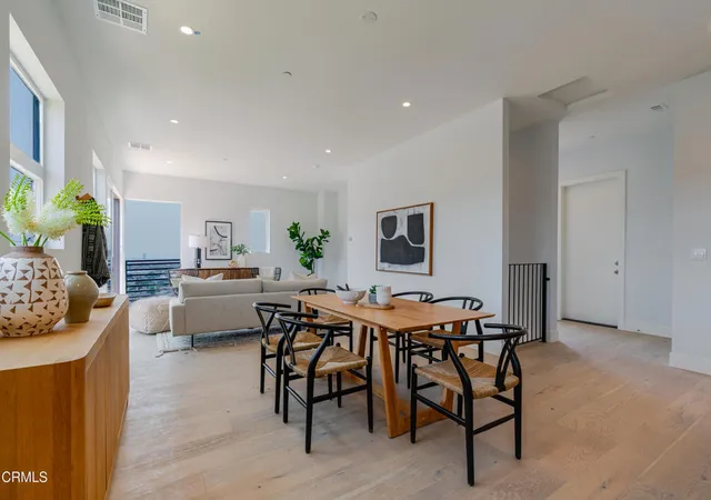 4th image of 3874 W Point Dr, Los Angeles, CA 90065 | MLS# P1-26613
