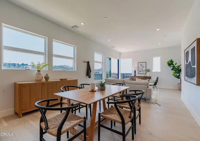 5th image of 3874 W Point Dr, Los Angeles, CA 90065 | MLS# P1-26613