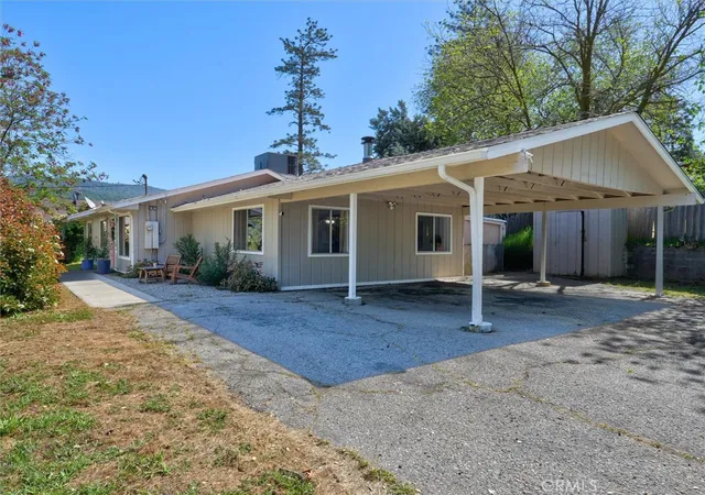 Photo 2 of Sale Pending at 40885 Elliott, Oakhurst, CA 93644 | MLS# FR26076706 | Listing updated on 2026-09-23