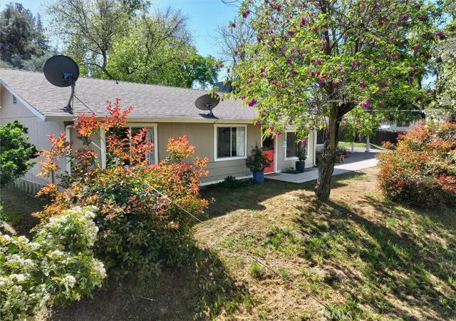 Photo 3 of Sale Pending at 40885 Elliott, Oakhurst, CA 93644 | MLS# FR26076706 | Listing updated on 2026-09-23