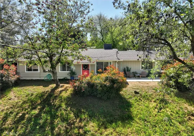 Photo 3 of Sale Pending at 40885 Elliott, Oakhurst, CA 93644 | MLS# FR26076706 | Listing updated on 2026-09-23