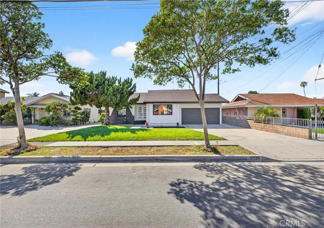 Homes for sale in Bellflower, CA | 15529 Cornuta, Bellflower, CA 90706 | MLS# DW26076726