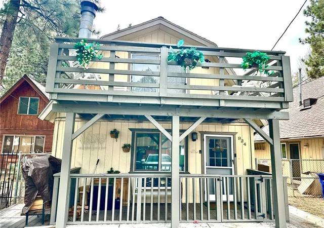 Photo 1 of Single family home for sale at 924 W Aeroplane, Big Bear City, CA 92314 | MLS# IV26076846 | Listing updated on 2026-09-25
