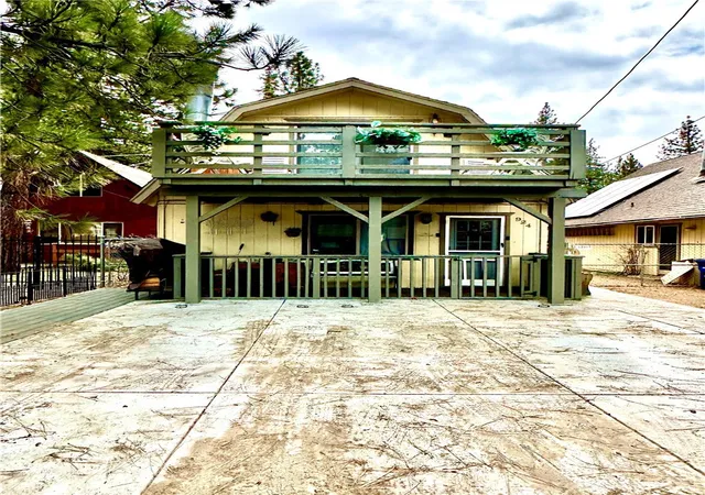 Photo 3 of Single family home for sale at 924 W Aeroplane, Big Bear City, CA 92314 | MLS# IV26076846 | Listing updated on 2026-09-25