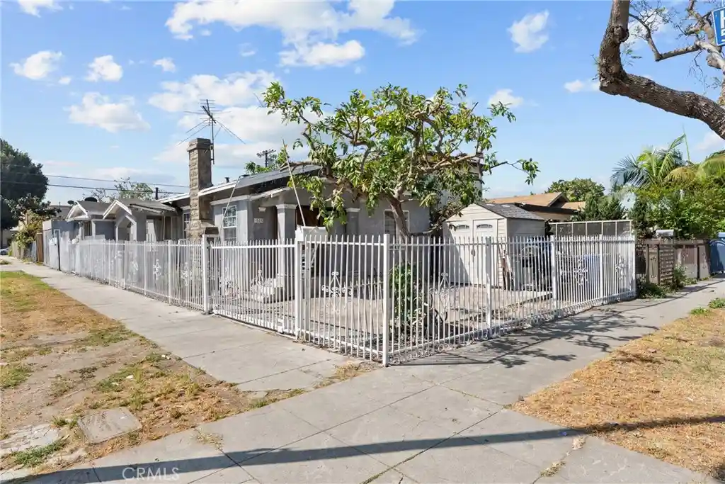 Photo 1 of Sale Pending at 1500 W 59th Place, Los Angeles, CA 90047 | MLS# SR26076823 | Listing updated on 2026-10-31