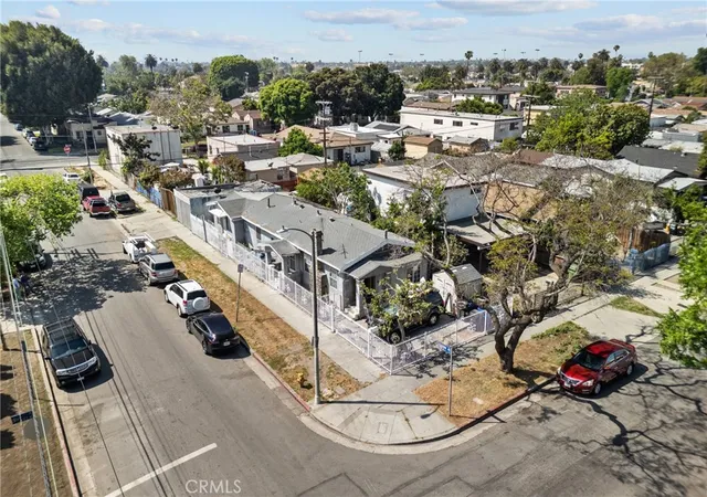 Photo 3 of Sale Pending at 1500 W 59th Place, Los Angeles, CA 90047 | MLS# SR26076823 | Listing updated on 2026-10-02