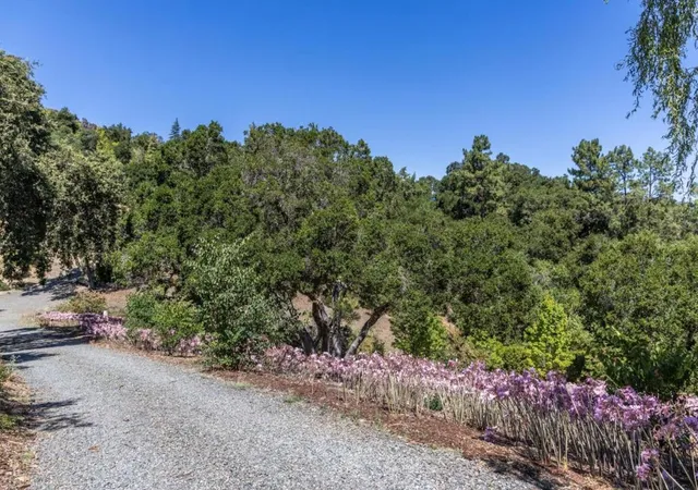 3rd image of 941 High Rd, Woodside, CA 94062 | MLS# ML82042331