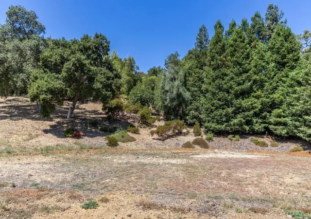 5th image of 941 High Rd, Woodside, CA 94062 | MLS# ML82042331