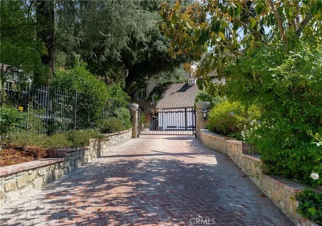 Photo 2 of Single family home for sale at 4650 Encino Ave, Encino, CA 91316 | MLS# SR26076889 | Listing updated on 2026-10-04