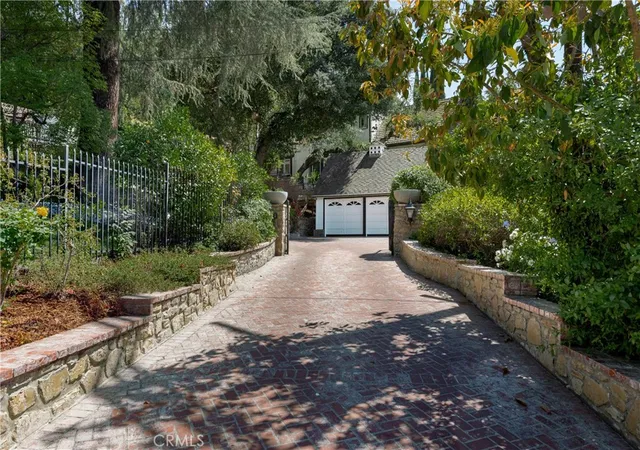 Photo 3 of Single family home for sale at 4650 Encino Ave, Encino, CA 91316 | MLS# SR26076889 | Listing updated on 2026-10-04