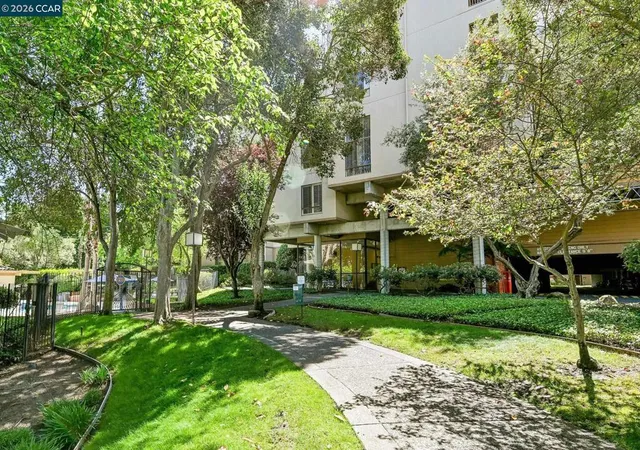 Homes for sale in Walnut Creek, CA | 360 N Civic Dr #204, Walnut Creek, CA 94596 | MLS# 41130379