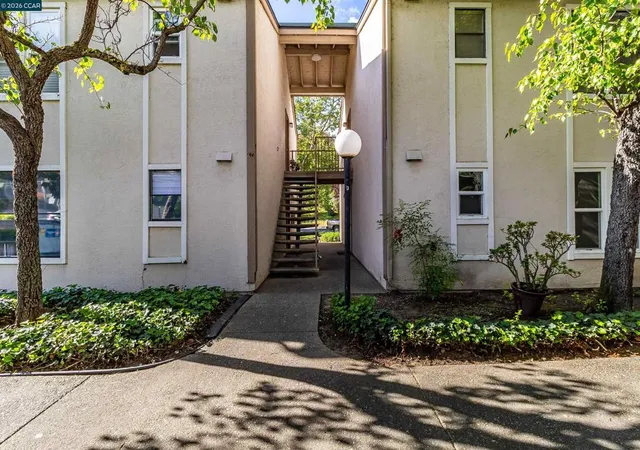 Homes for sale in Pleasant Hill, CA | 375 Camelback Rd #4, Pleasant Hill, CA 94523 | MLS# 41130382