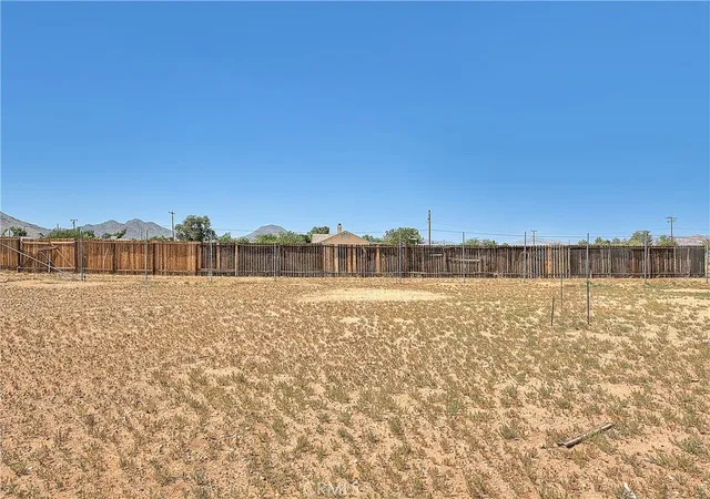 33rd image of 20916 Thunderbird, Apple Valley, CA 92307 | MLS# CV26077019