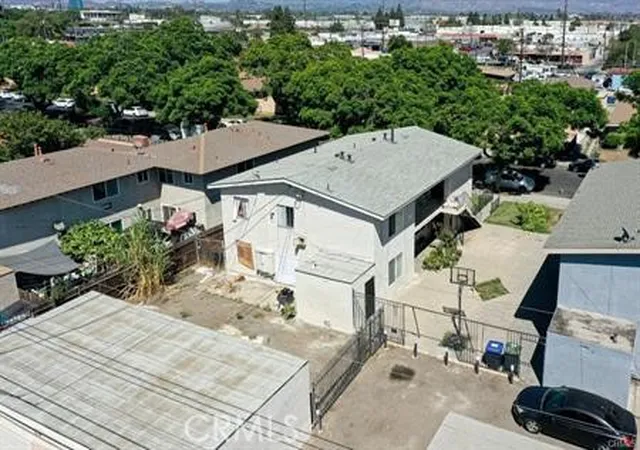 Photo 4 of House for sale at 1714 Evergreen St, Santa Ana, CA 92707 | MLS# PW26076953 | Listing updated on 2026-09-19