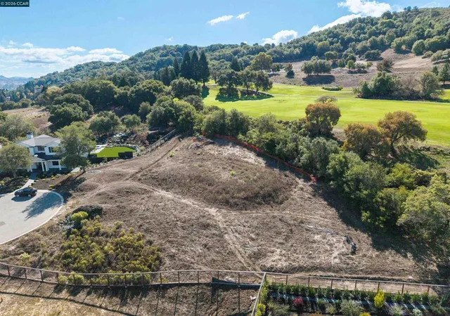 Photo 2 of Sale Pending at 20 Adobe Ct, Orinda, CA 94563 | MLS# 41130418 | Listing updated on 2026-07-05