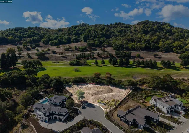 Photo 3 of Sale Pending at 20 Adobe Ct, Orinda, CA 94563 | MLS# 41130418 | Listing updated on 2026-07-05