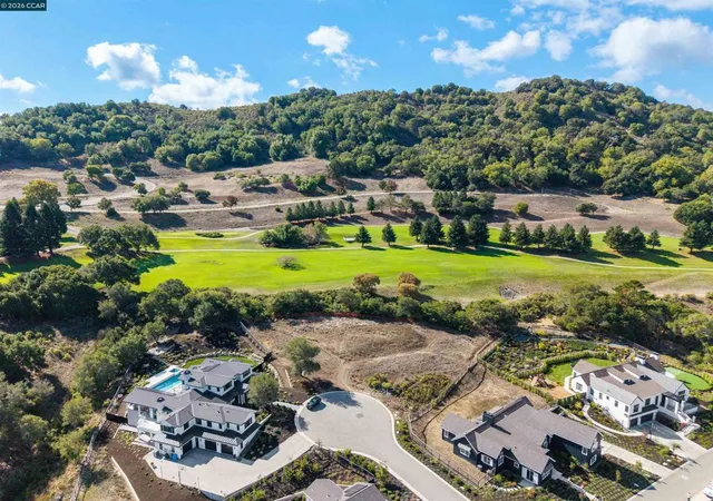 Photo 3 of Sale Pending at 20 Adobe Ct, Orinda, CA 94563 | MLS# 41130418 | Listing updated on 2026-07-05