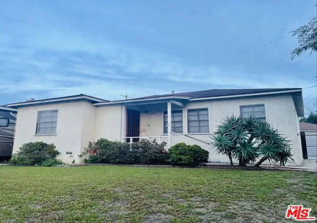 2nd image of 854 Rose Ave, Venice, CA 90291 | MLS# 26695513