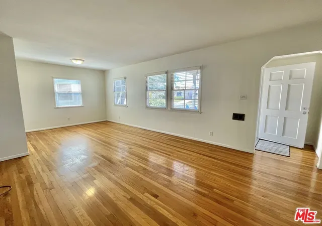 3rd image of 854 Rose Ave, Venice, CA 90291 | MLS# 26695513