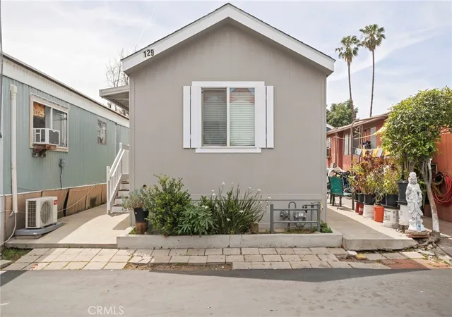 3rd image of 7650 Balboa Blvd #129, Van Nuys, CA 91406 | MLS# CV26077602