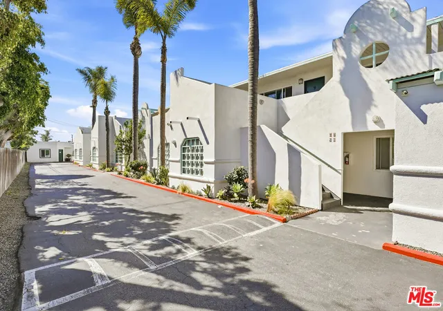 3rd image of 311 W Wilson St, Costa Mesa, CA 92627 | MLS# 26700699