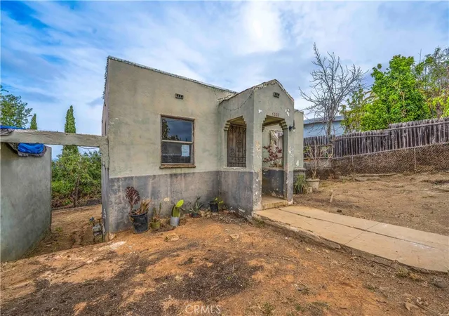 Photo 3 of Sale Pending at 1023 De Garmo Dr, Los Angeles, CA 90063 | MLS# MB26077698 | Listing updated on 2026-10-05