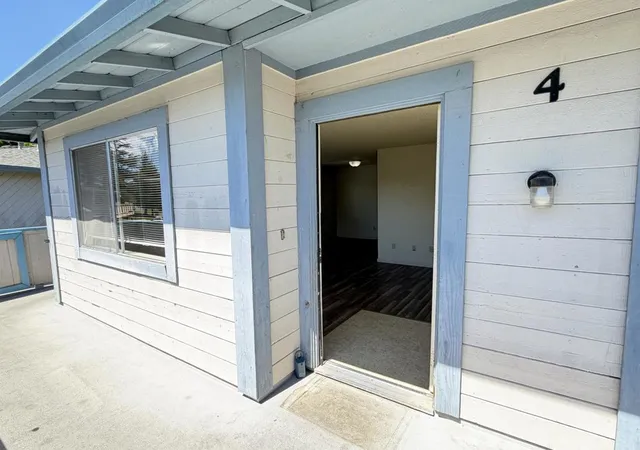 2nd image of 1791 Cherokee Dr #4, Salinas, CA 93906 | MLS# ML82042510